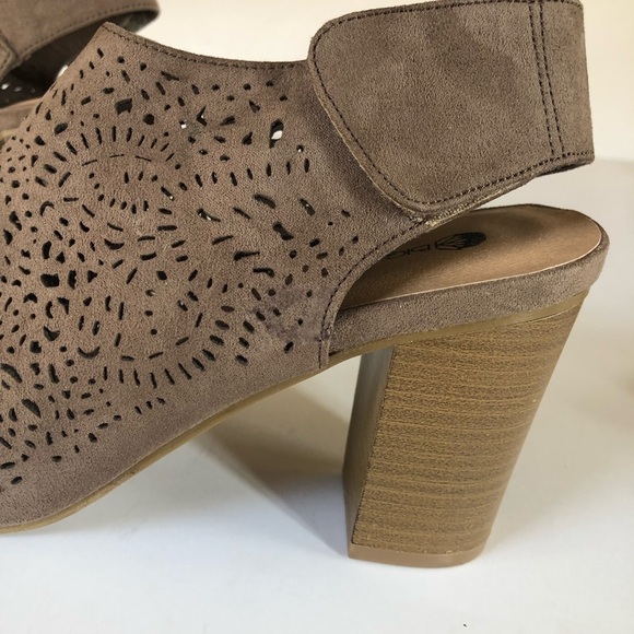 BIG BUDDHA Faux Suede Laser Cut-out Peep Toe Open Back Block Heel Sandal Size 8 - Picture 13 of 13